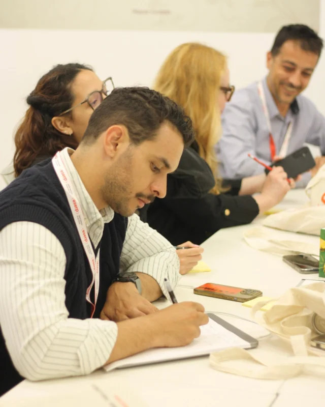 Celebramos nuestro primer evento de networking y reconocimiento dirigido a empresas y tutores que actualmente acogen a estudiantes de CFGS.

Un encuentro para seguir fortaleciendo la relación con nuestras empresas colaboradoras, compartir buenas prácticas y reconocer su papel fundamental en la formación de nuestro alumnado. 🎓

Durante la jornada presentamos los programas de eserp, el evento Eserp Talent y nuevas vías de colaboración más allá de las prácticas, con el objetivo de seguir generando oportunidades reales de conexión entre talento y organizaciones.

Gracias a todas las empresas y tutores por formar parte activa del crecimiento profesional de nuestros estudiantes. 🤝

#eserp #businessschool