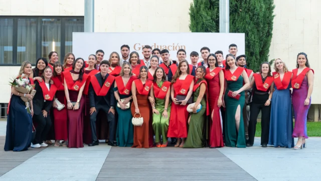¡Celebramos la graduación del curso 2025–2026 en eserp Madrid! 🎓

Una jornada llena de orgullo, emoción y talento, en la que celebramos el esfuerzo y la dedicación de nuestros estudiantes.

Durante el acto, los discursos de los alumnos pusieron voz a todo lo vivido en esta etapa: aprendizajes, retos, compañeros, profesores y momentos que ya forman parte de su historia.

También fue un día para reconocer a las entidades y empresas que impulsan el futuro profesional de nuestros alumnos, con la entrega de premios a:

🏅 Madrid Talento (Ayuntamiento de Madrid)
🏅 QDQ Media
🏅 Policía Nacional

Gracias a todos los que formasteis parte de este momento tan especial.

Porque una graduación no solo cierra una etapa: también marca el inicio de todo lo que está por venir. 🚀

#eserp #businessschool #graduacion #graduationday