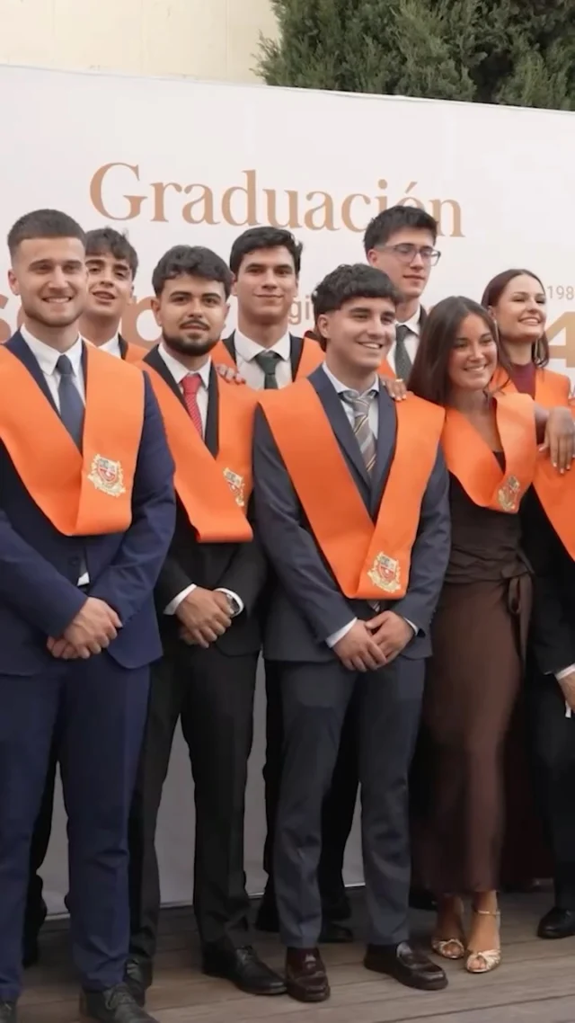 Revivimos los mejores momentos de la graduación de eserp Madrid 2025–2026 🎓

Cerramos una etapa que empezó con nervios, incertidumbre y muchas primeras veces. Pero también con ilusión, esfuerzo y la promesa de llegar hasta aquí.

Entre clases, cafés entre entregas, noches de trabajo y momentos de duda, habéis construido mucho más que un recorrido académico: habéis construido vuestra propia historia.

Hoy celebramos vuestra graduación, pero sobre todo celebramos el camino. Un camino que no ha sido solo una etapa, sino el comienzo de algo mucho más grande.

¡Enhorabuena a todos! 🧑‍🎓✨

#eserp #businessschool #graduacion
